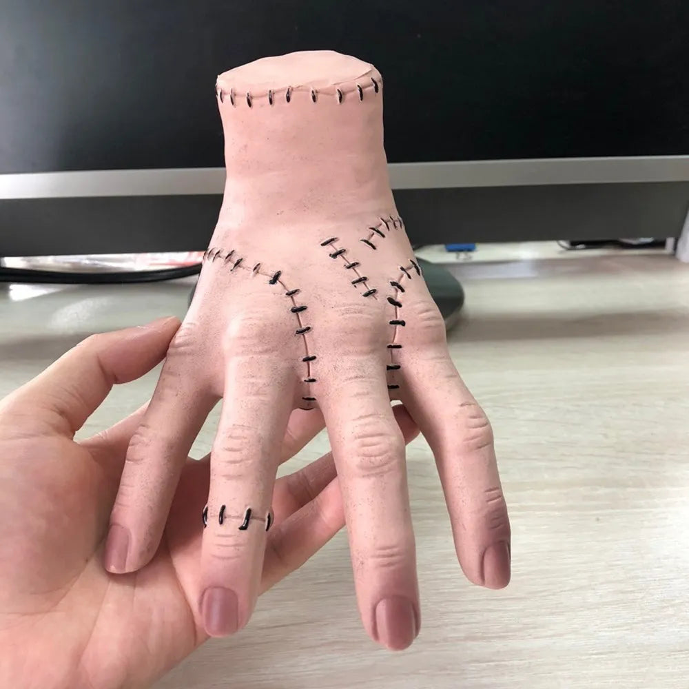 Mano de Terror Halloween – Inspirada en la Familia Addams